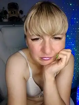 -Nefertiti- live cam on StripChat
