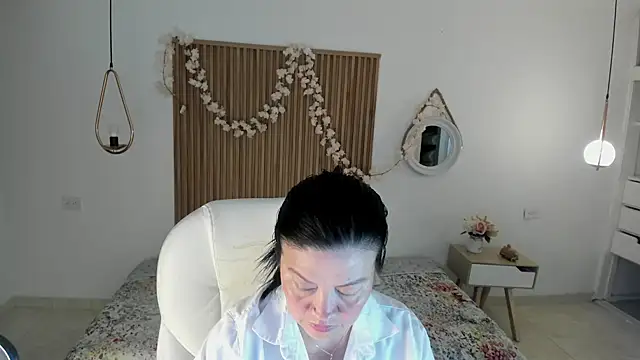 hana_sakuraA live cam on StripChat