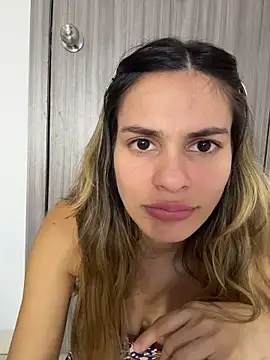 cuteluci_ webcam