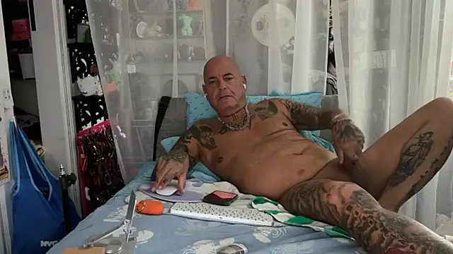 Italianguy56 webcam