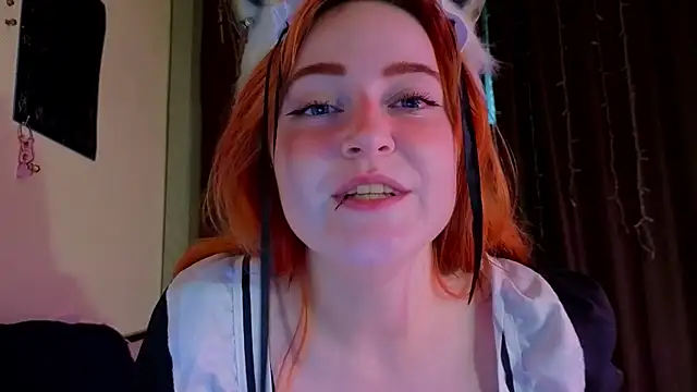 LittleFoxHole 🌿 webcam