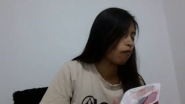 Pocahontas_Honey webcam