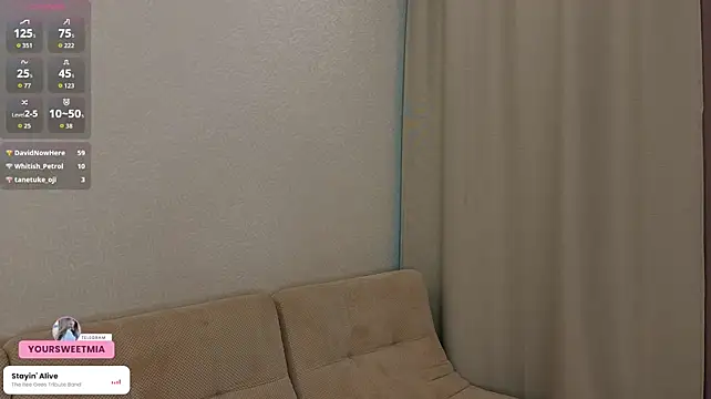 cuteloat 🧛 webcam