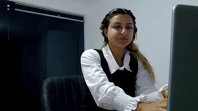 NicolePlay webcam