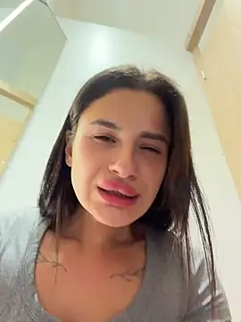 MiraReach 🐁 live naked webcam