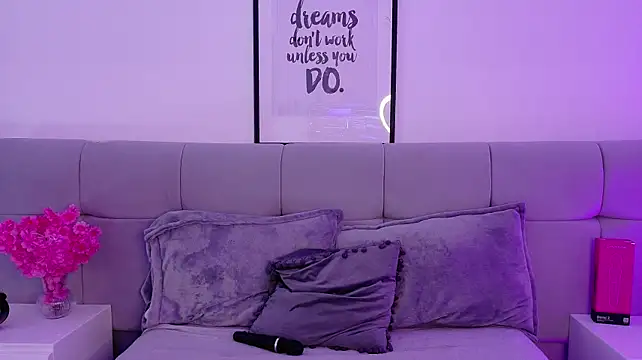 Nicolee_Saint webcam