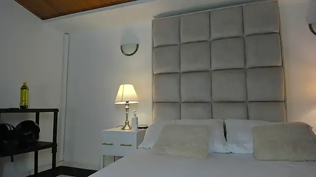 Alex_and_Mia_ webcam