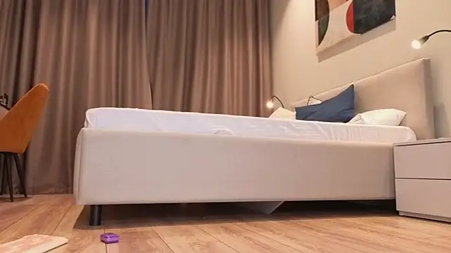 miraqqwerty live cam preview