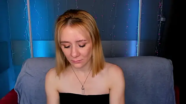 NikaBond live cam on StripChat