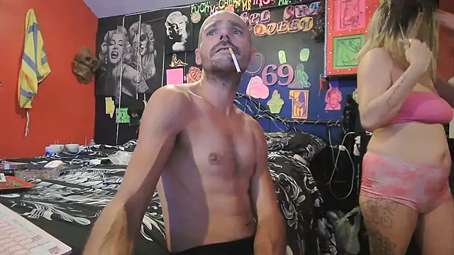 daddyandsplashqueen (Ask my age) - Flash titties