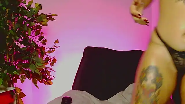 LovelyLucinda webcam