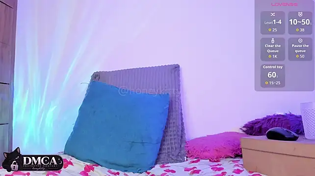 Honeykitty__ webcam