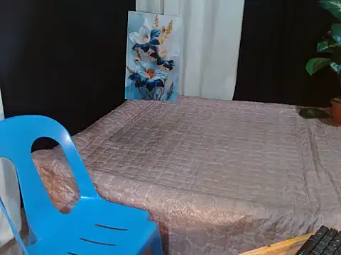laura_leeforever webcam