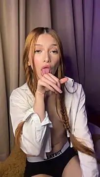 HoneyWeebsss webcam