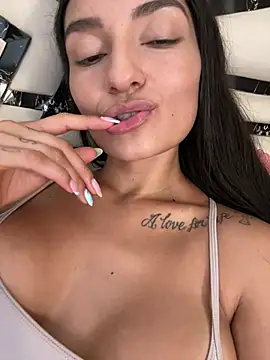 MiaKane99 webcam