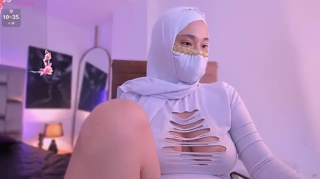 zuri_zayn (F young) - NAKED 5 MIN