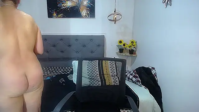sasi_luna live cam on StripChat