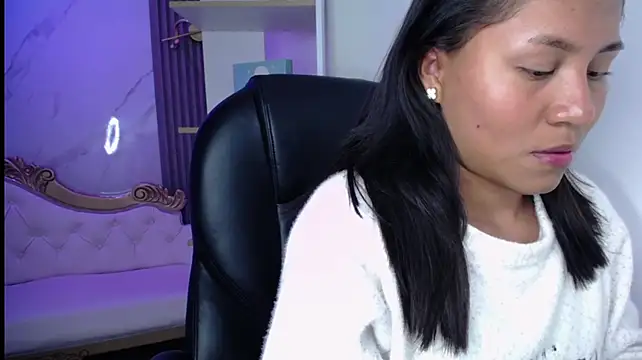 emiily_tk (F young) - Bra Off + Skip Boobs 🍒🍓😋