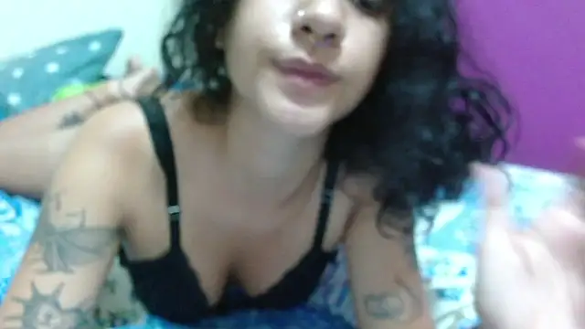 AlinaWoolf_ webcam