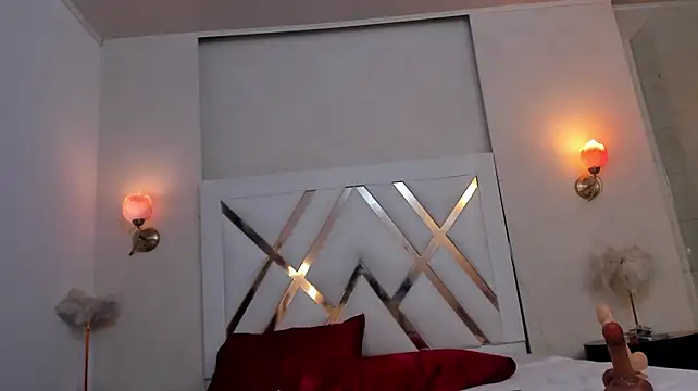 Sky_Collins_ live cam preview
