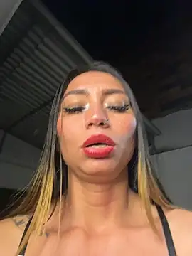 Emmily_Thompsonn webcam