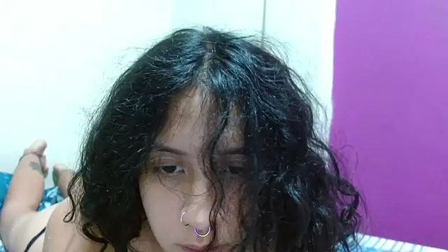 AlinaWoolf_ live cam on StripChat