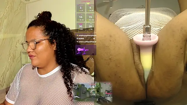 MhiaRey live cam on StripChat