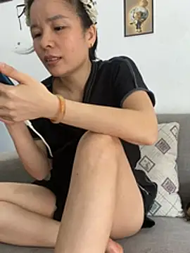 Ivy_Trix2 live cam on StripChat