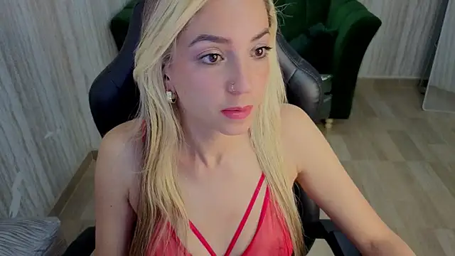 bella_kiss_a live cam on StripChat