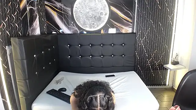 Noah_Sweet webcam