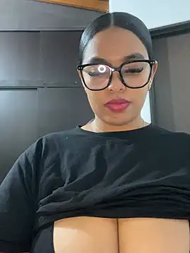 PUSHYLATE live sex cam