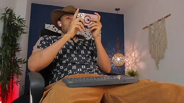 B_Wild live cam preview