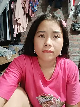 HeresThuy22 live cam preview