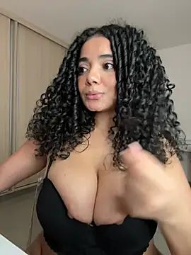 Curlyierr live cam