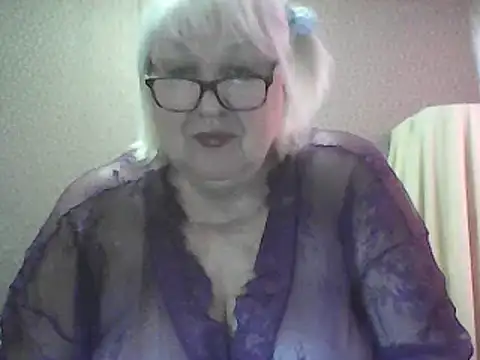 Alexia64231 live cam on StripChat