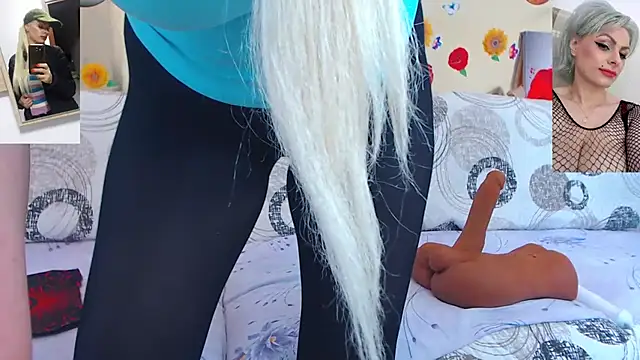 Playful_Golden_WOW webcam