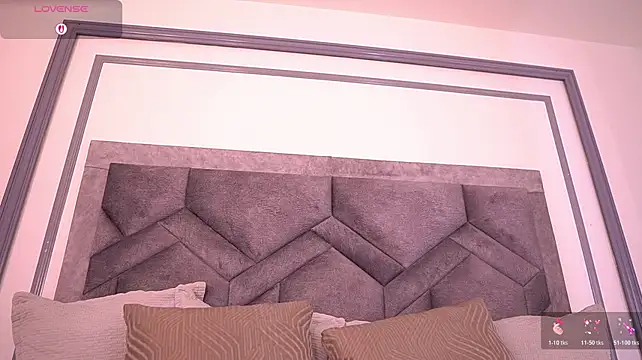 MiaKay1 webcam