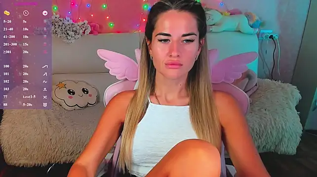 hotty_girls_here live cam on StripChat