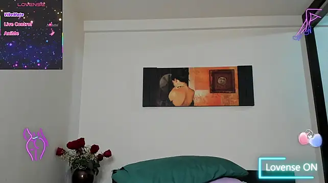 GoldenLunaa webcam
