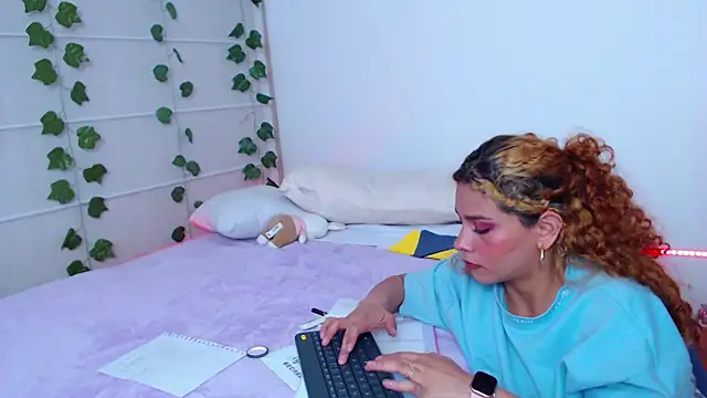 sarabubbie (F young) - Get naked