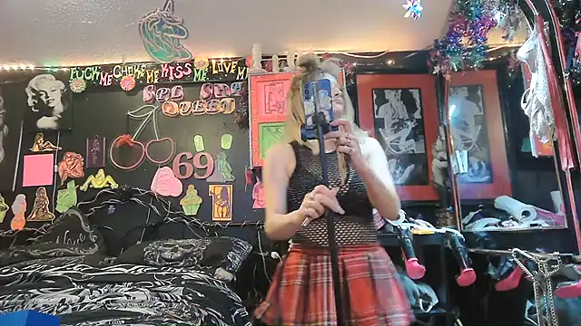 daddyandsplashqueen (Ask my age) - Flash titties