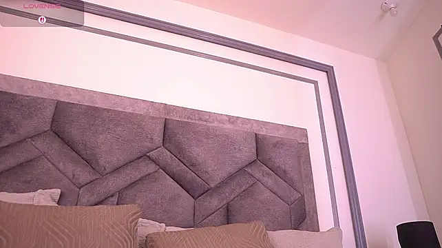 MiaKay1 webcam