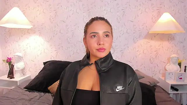 Natasha_Brm webcam