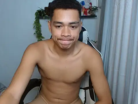 curlyasian_njxx