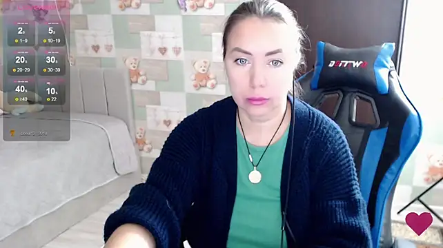 Korolek12 live cam on StripChat