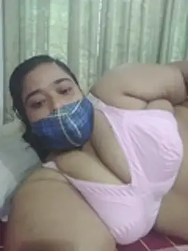 momo_loves webcam