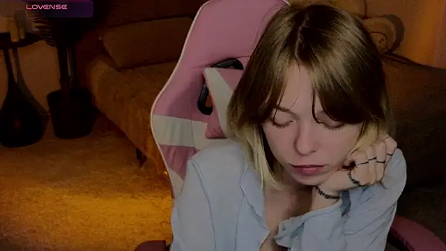 Milla_Bellee webcam