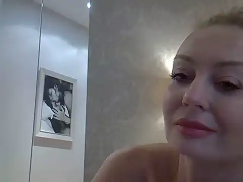 ZarinaSwift live cam on StripChat