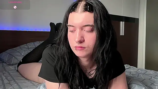Vailyreb_ live cam on StripChat