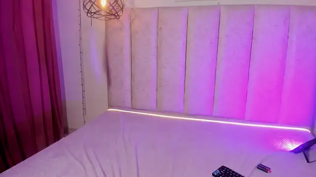 sweetbloomcs live cam on StripChat